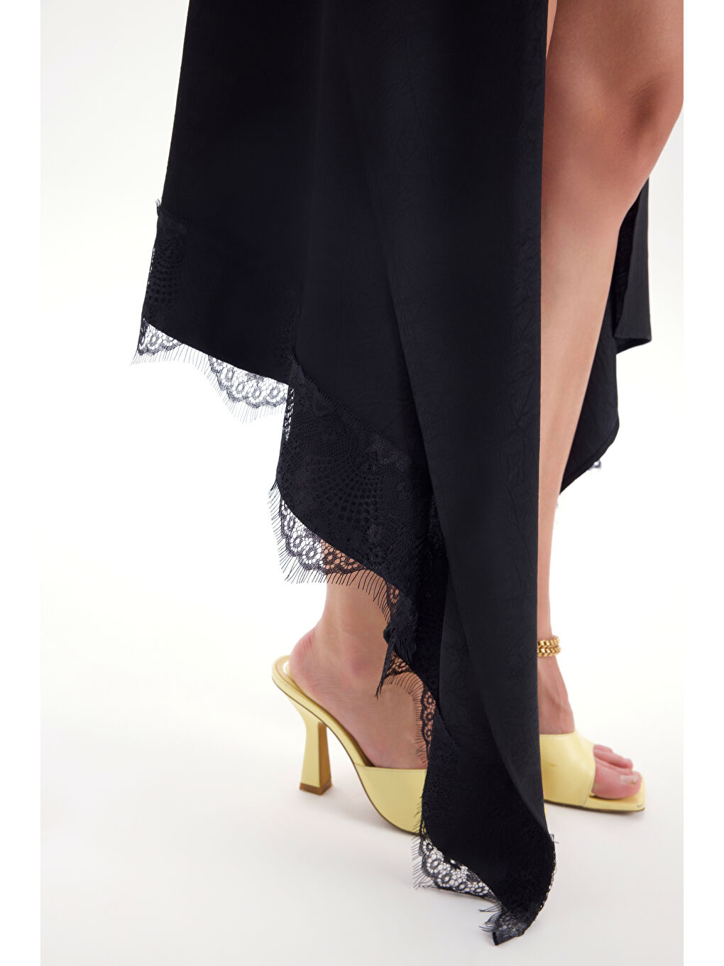 Morlina Dantel Detay Siyah Saten Etek-7