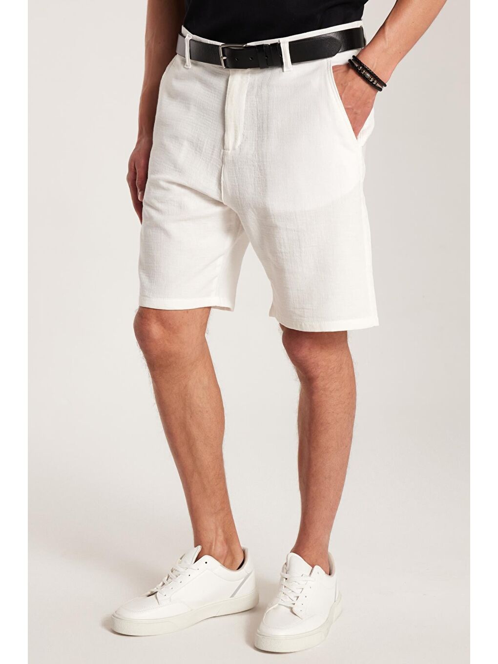 Erkek Regular Rahat Kesim Yandan Cepli Fermuarlı Bermuda Beyaz Şort