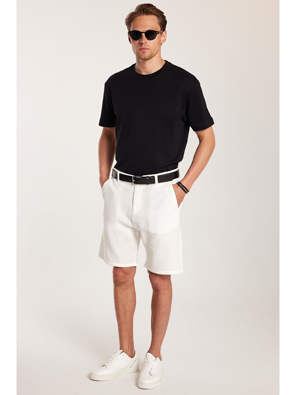 Erkek Regular Rahat Kesim Yandan Cepli Fermuarlı Bermuda Beyaz Şort-2