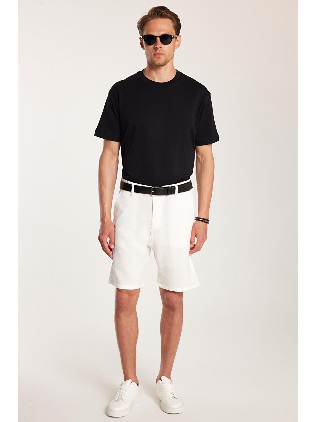 Erkek Regular Rahat Kesim Yandan Cepli Fermuarlı Bermuda Beyaz Şort-3