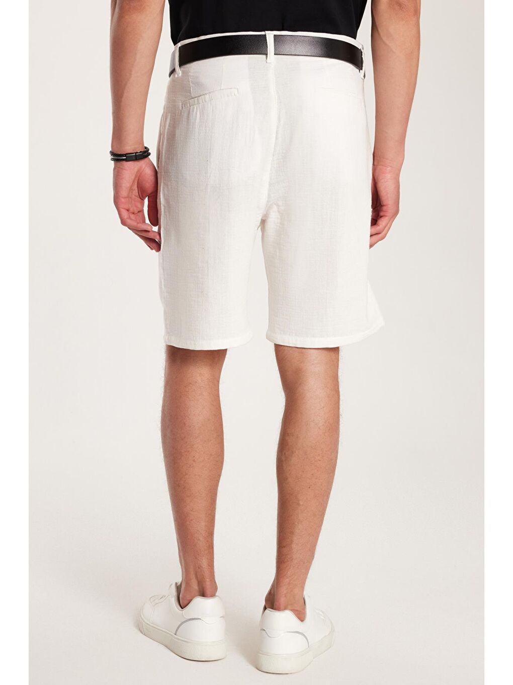 Erkek Regular Rahat Kesim Yandan Cepli Fermuarlı Bermuda Beyaz Şort-4