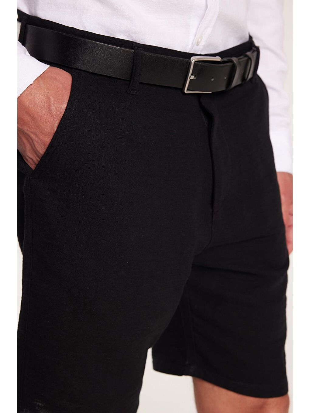 Siyah Erkek Regular Rahat Kesim Yandan Cepli Fermuarlı Bermuda Şort-1