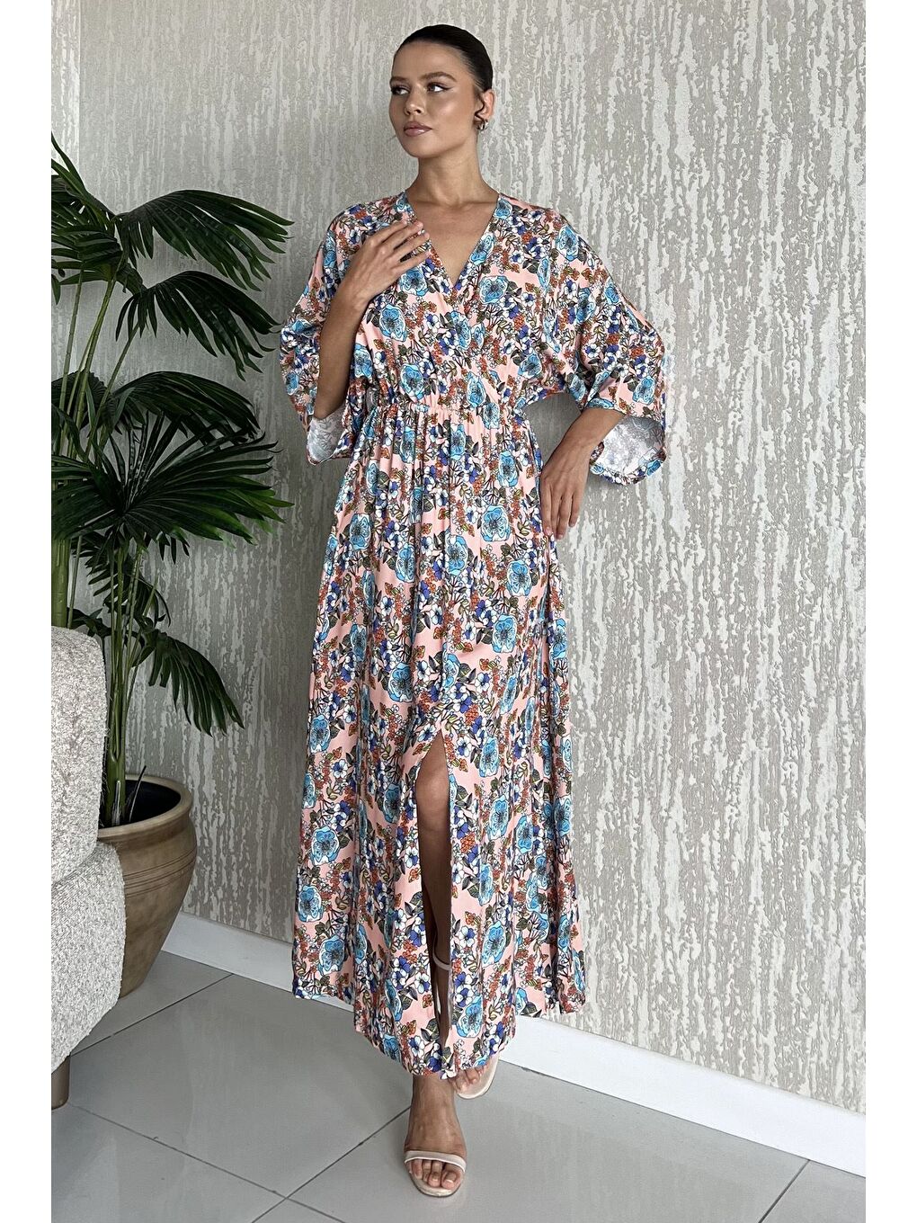 Pembe Kadın Kruvaze Yaka Bel Lastikli Yırtmaçlı Desenli Viskon Elbise-1