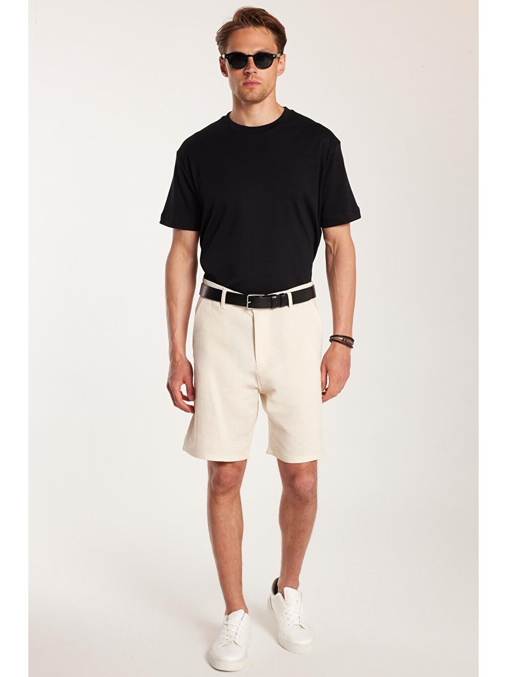 Erkek Regular Rahat Kesim Yandan Cepli Fermuarlı Bermuda Bej Şort-4