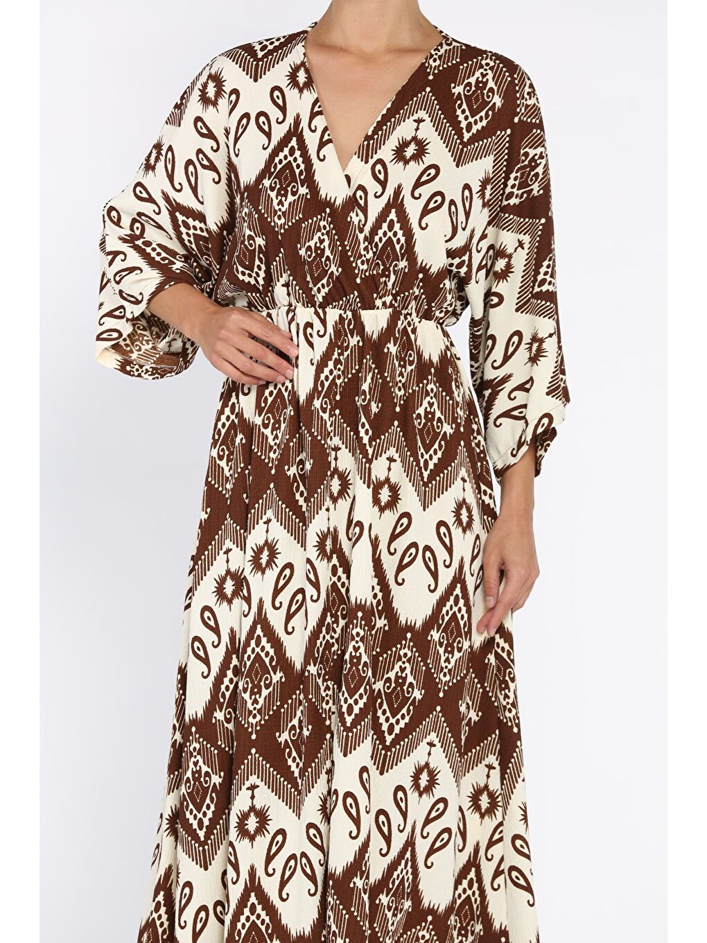 Kahverengi Kadın Kruvaze Yaka Bel Lastikli Yarasa Kol Yırtmaç Detaylı Desenli Elbise-3