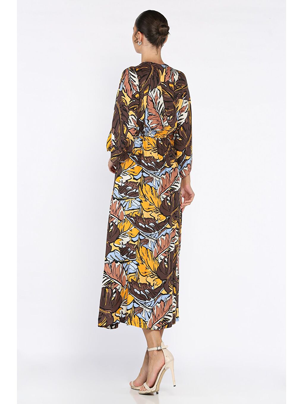 Kahverengi Kadın Kruvaze Yaka Bel Lastikli Yırtmaçlı Desenli Viskon Elbise-2