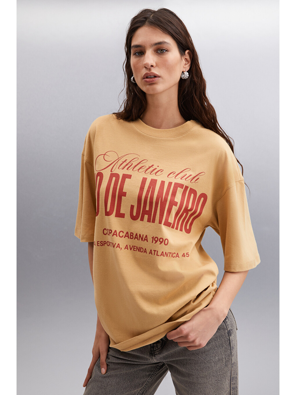 Malıka Kadın %100 Organik Pamuklu Şehir Tema Baskılı Oversize Bisiklet Yaka Bej T-shirt-1