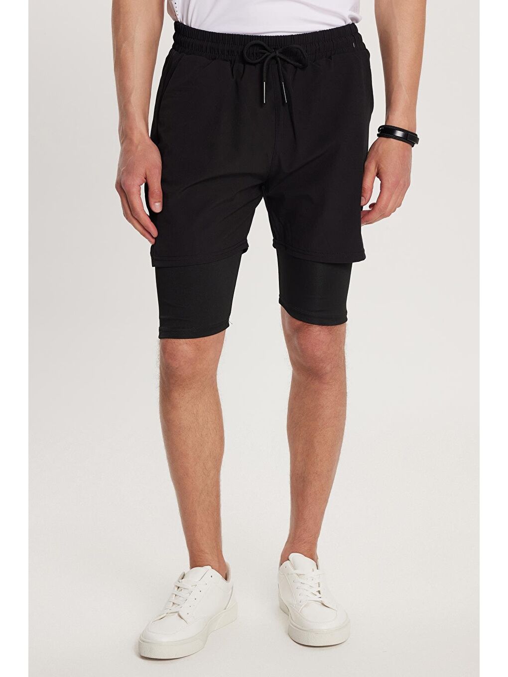 Erkek Standart Fit Normal Kesim Sporcu Taytlı Dokuma Siyah Şort