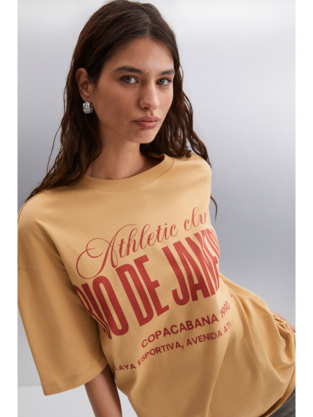 Malıka Kadın %100 Organik Pamuklu Şehir Tema Baskılı Oversize Bisiklet Yaka Bej T-shirt-4