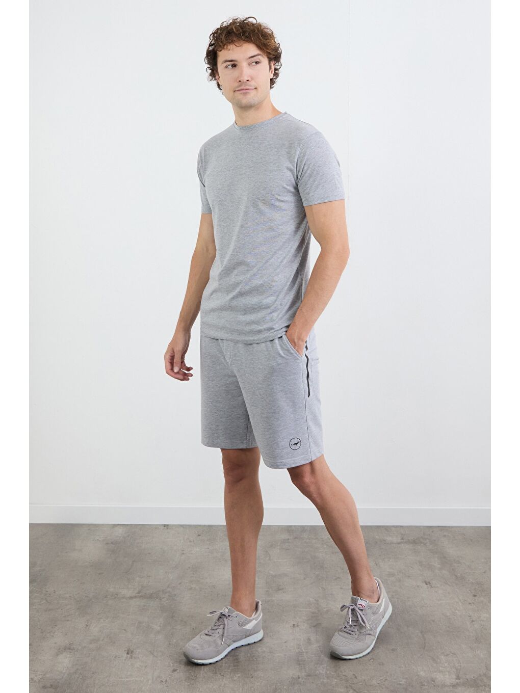 Gri Beli Bağlamalı Baskılı Şort