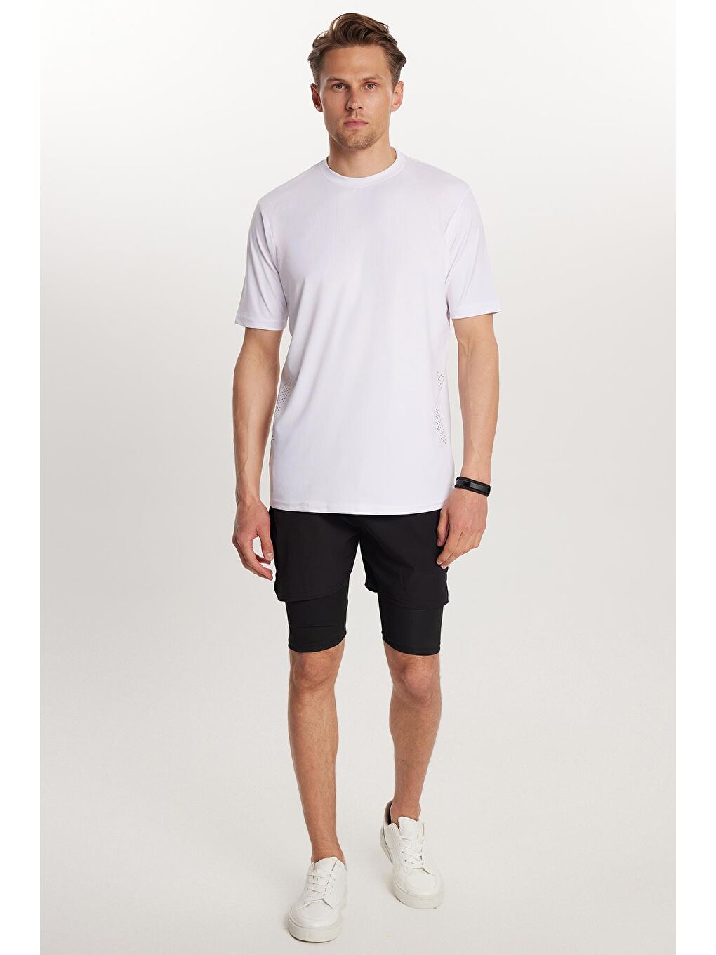 Erkek Standart Fit Normal Kesim Sporcu Taytlı Dokuma Siyah Şort-3