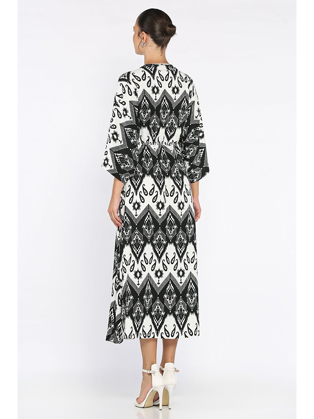 Siyah Kadın Kruvaze Yaka Bel Lastikli Yarasa Kol Yırtmaç Detaylı Desenli Elbise-2