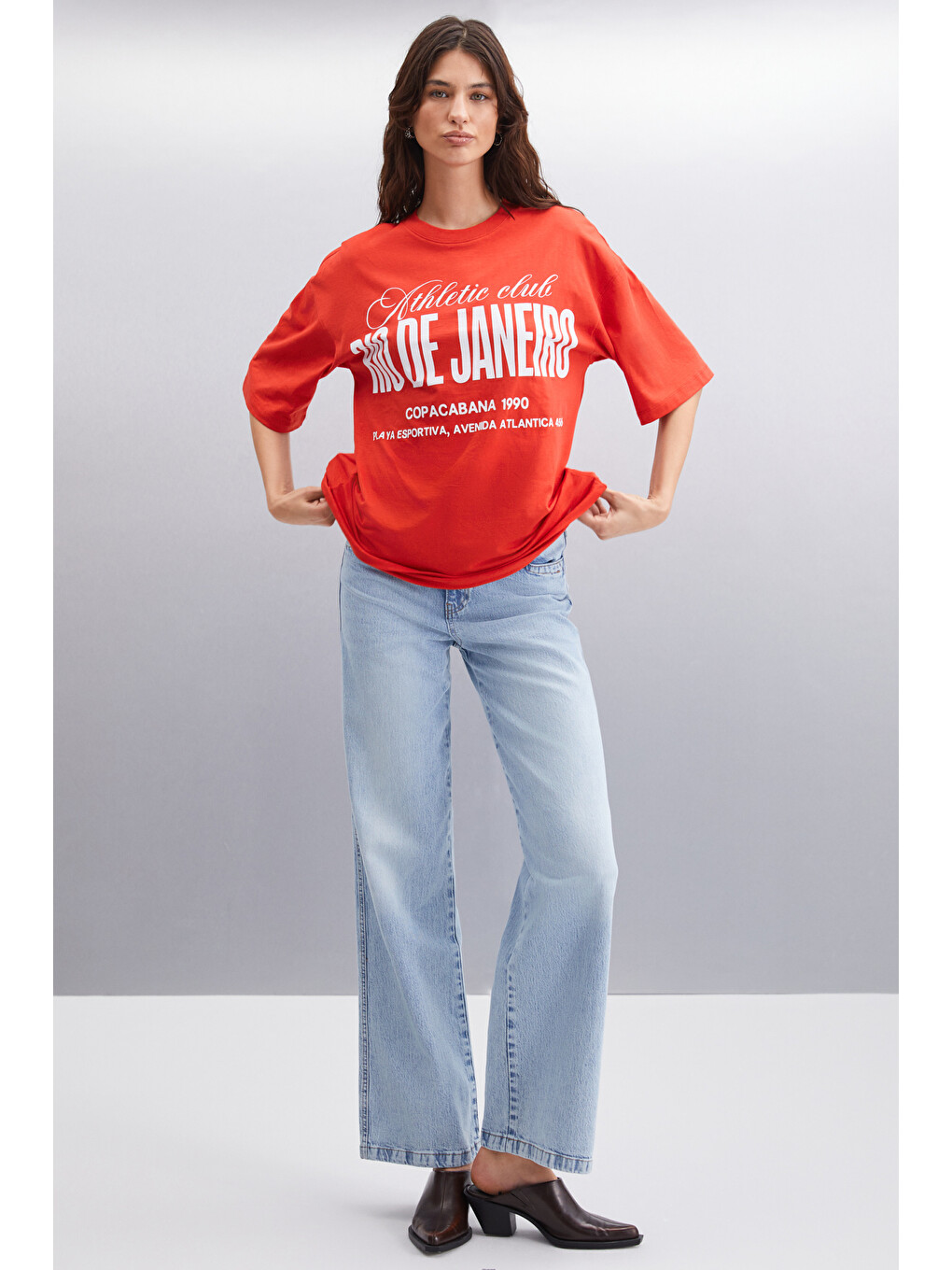 Malıka Kadın %100 Organik Pamuklu Şehir Tema Baskılı Oversize Bisiklet Yaka Kırmızı T-shirt-2