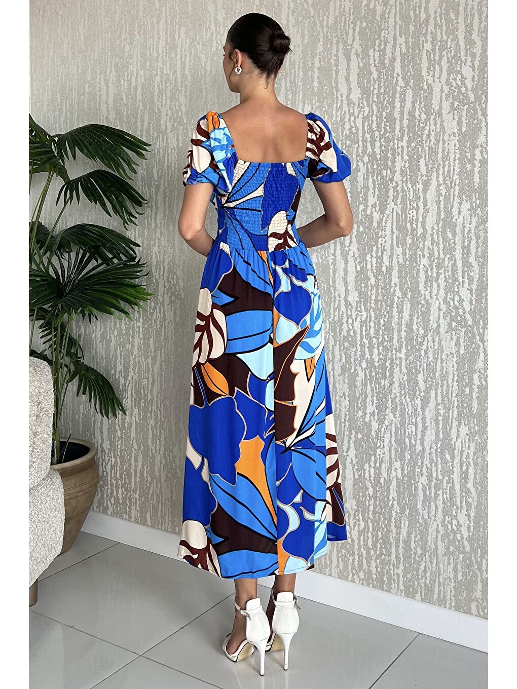 Mavi Kadın Sırt Lastikli Ön Bağlama Detaylı Desenli Yırtmaçlı Viskon Elbise-2