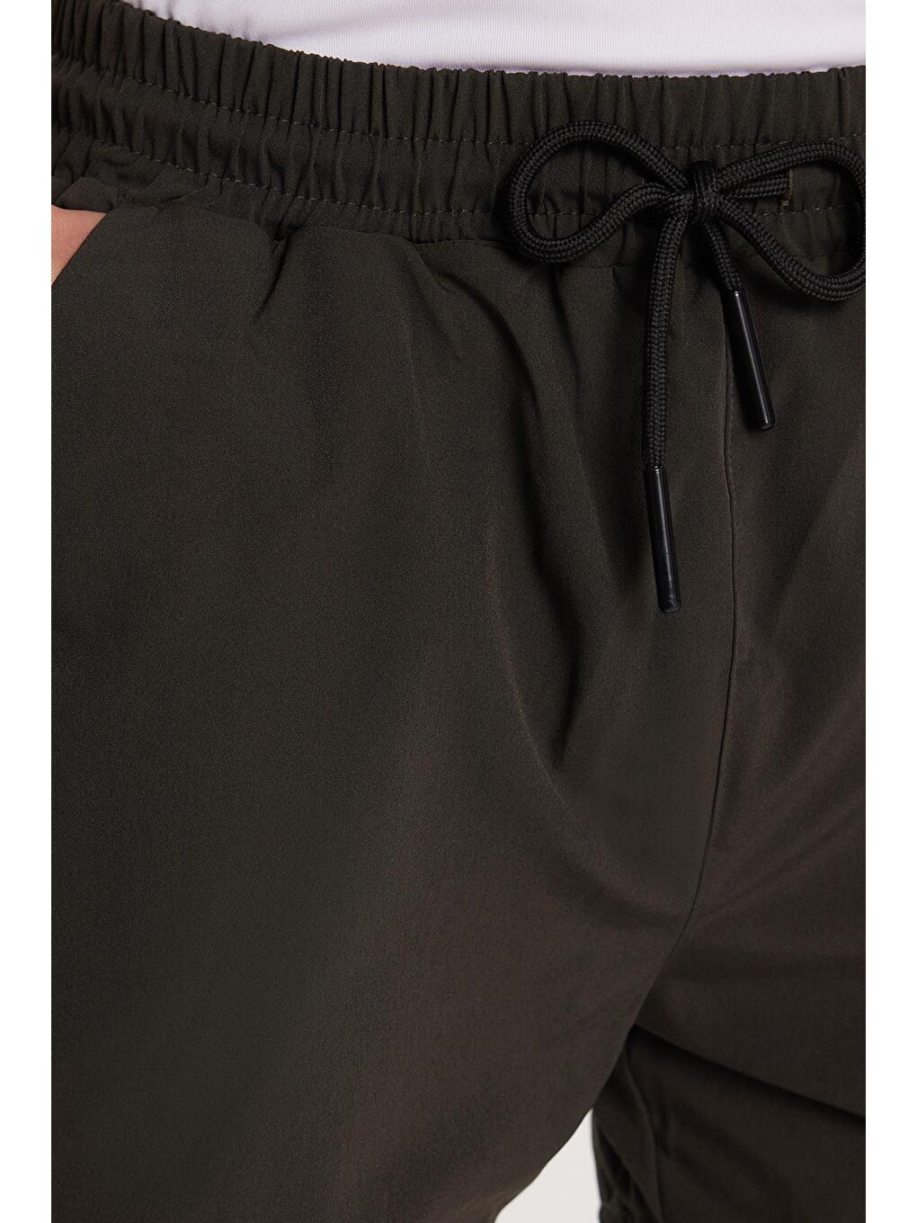 Erkek Standart Fit Normal Kesim Sporcu Taytlı Dokuma Haki Şort-1