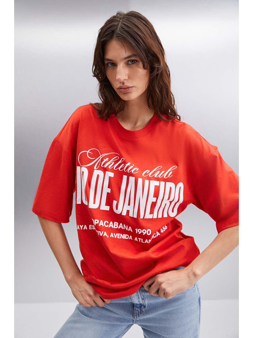 Malıka Kadın %100 Organik Pamuklu Şehir Tema Baskılı Oversize Bisiklet Yaka Kırmızı T-shirt-4