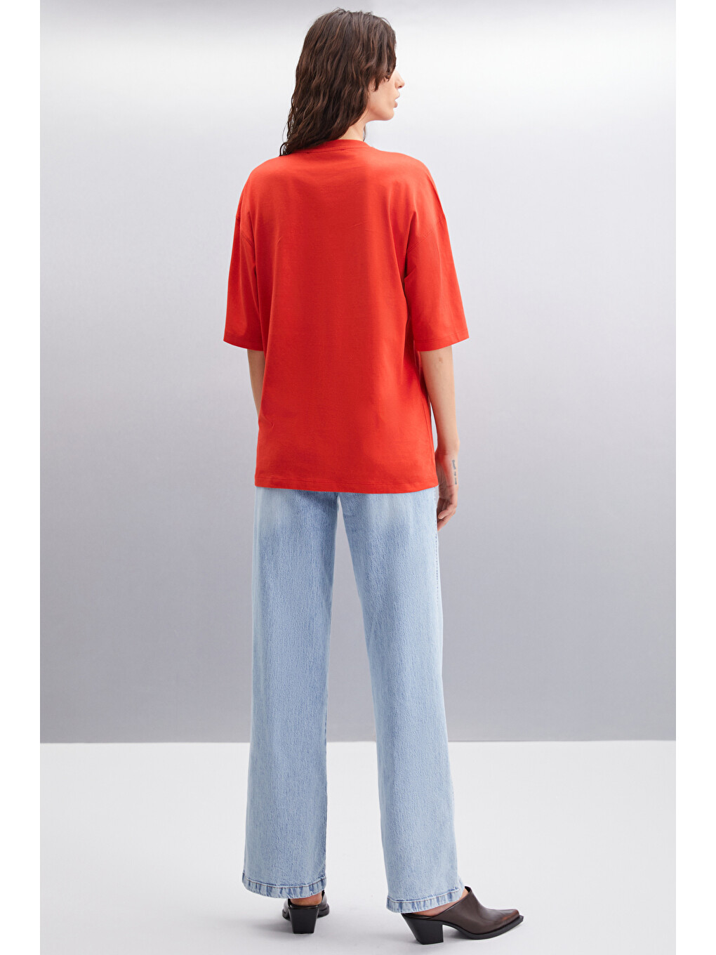 Malıka Kadın %100 Organik Pamuklu Şehir Tema Baskılı Oversize Bisiklet Yaka Kırmızı T-shirt-5