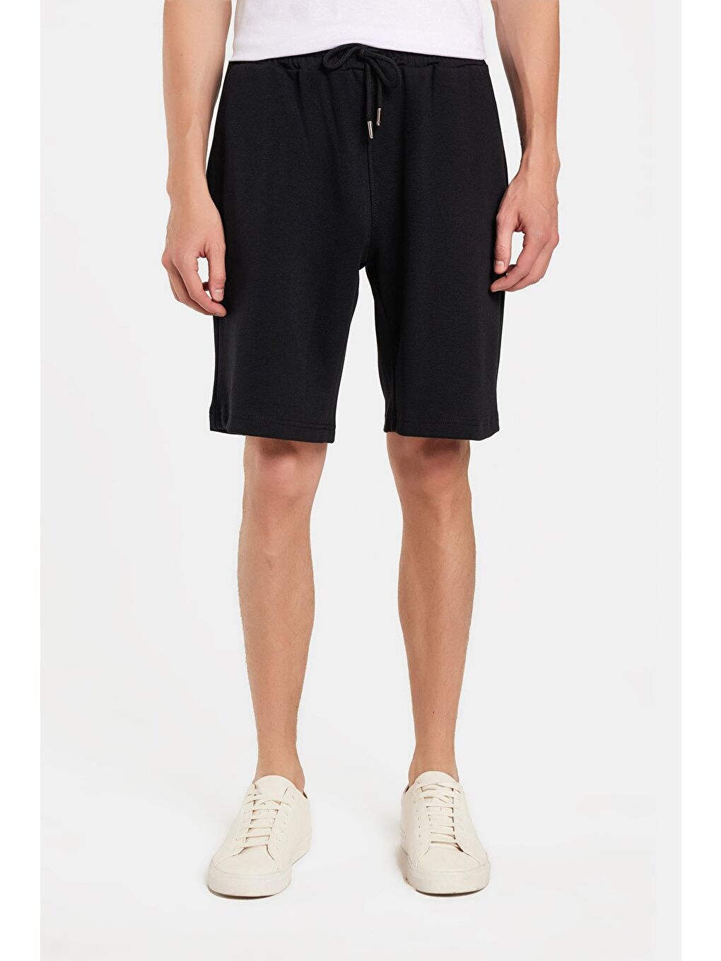 Erkek Regular Rahat Kesim Beli Lastikli Bağlamalı Yandan Cepli Siyah Bermuda Şort