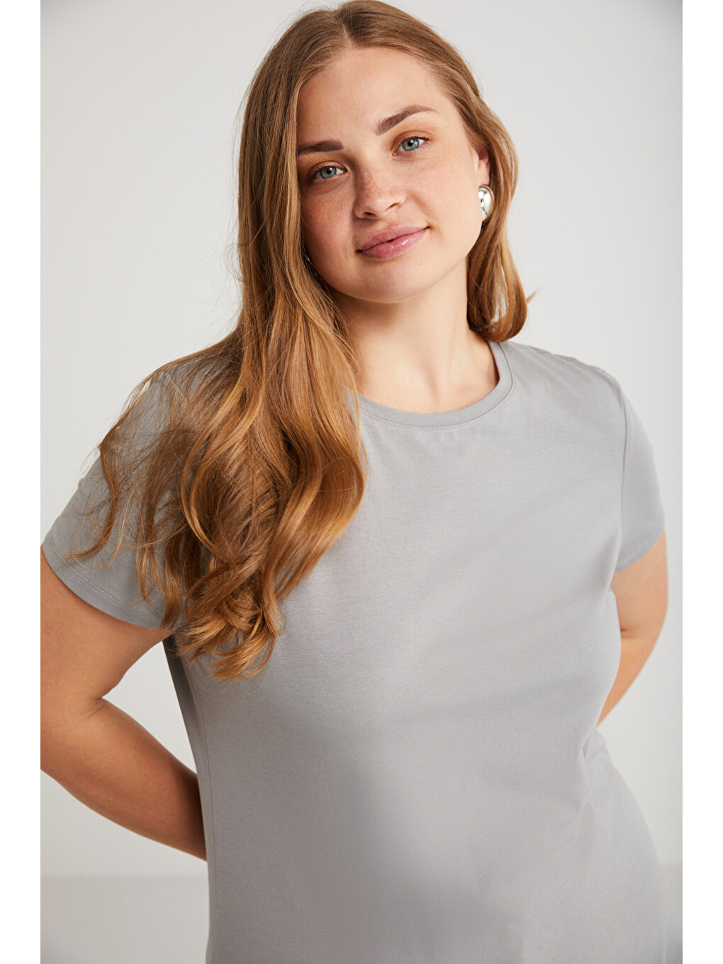 Mayra Kadın Slim Fit Dar Kalıp Bisiklet Yaka Basıc Gri Büyük Beden T-shirt-3