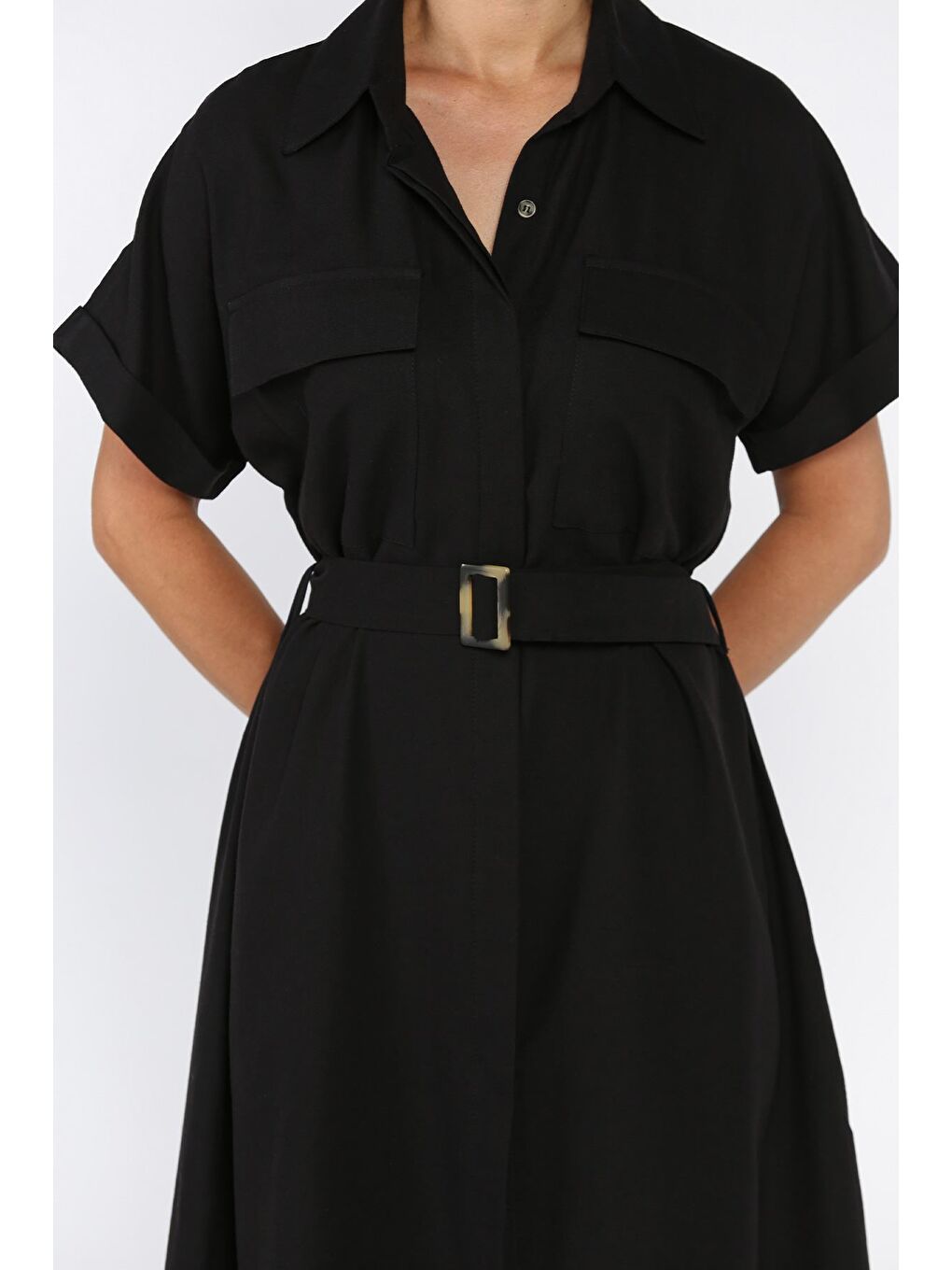 Siyah Ön Düğmeli Kemerli Kısa Kol Elbise-3