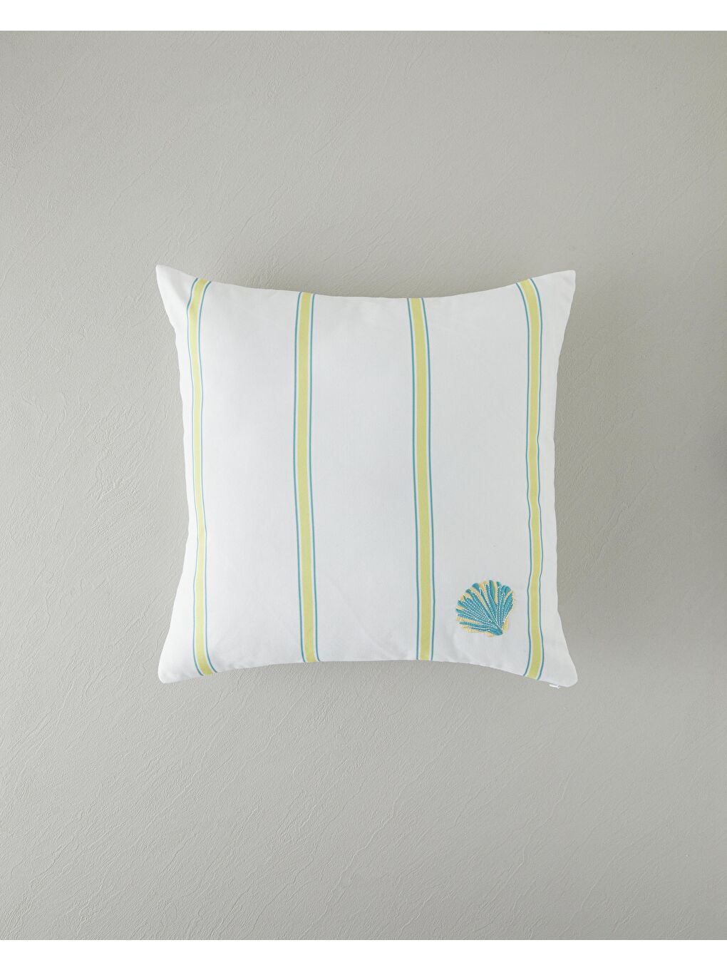 Corallium Nakışlı Kırlent Kılıfı Beyaz