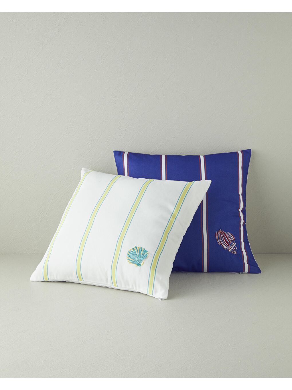 Corallium Nakışlı Kırlent Kılıfı Beyaz-2