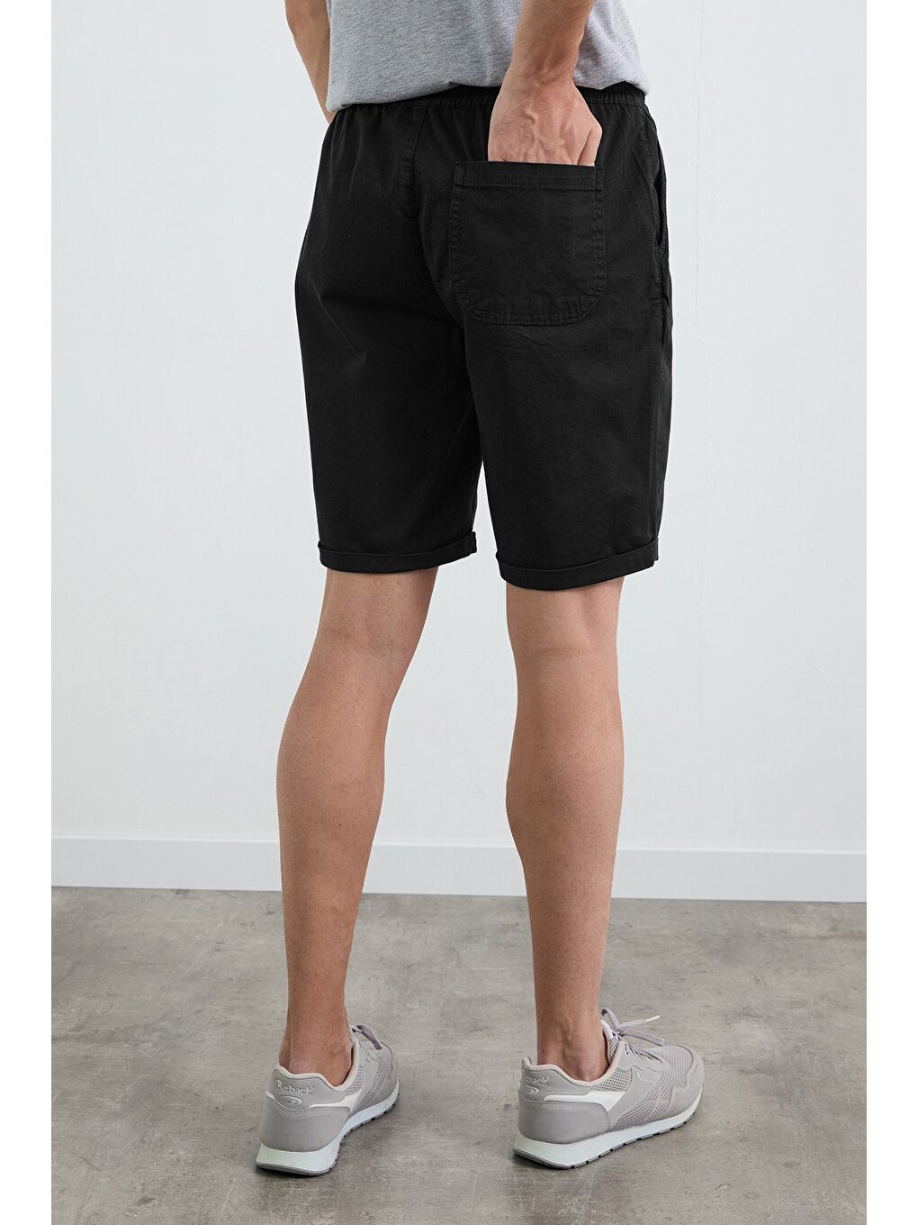 Siyah Beli Lastikli Bağlamalı Duble Paça Cepli Şort-3