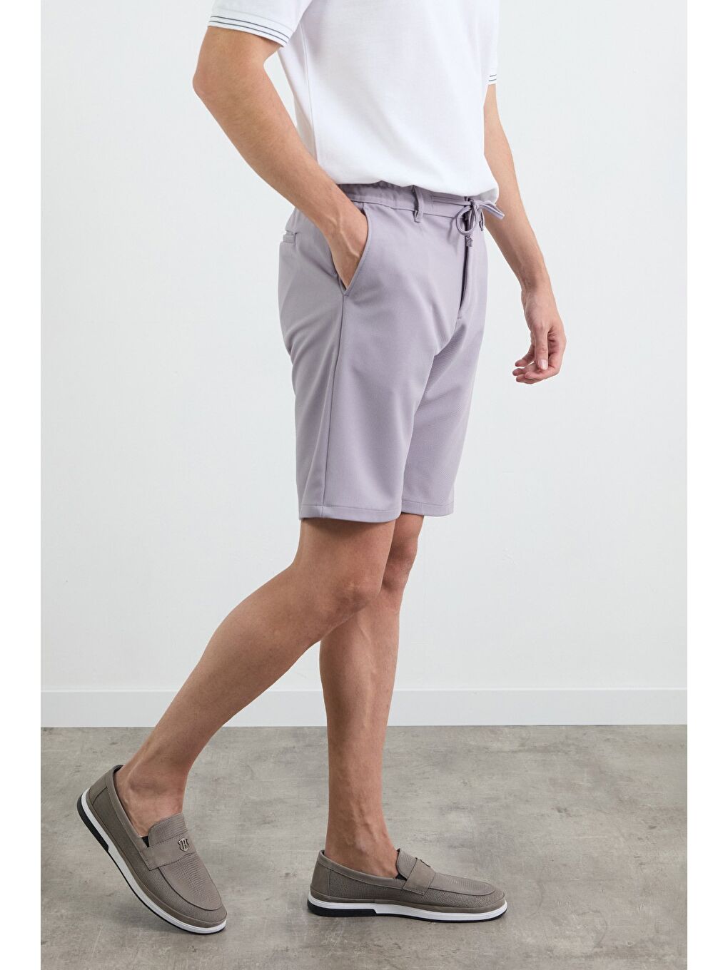 Gri Beli Bağlamalı Cepli Şort-1