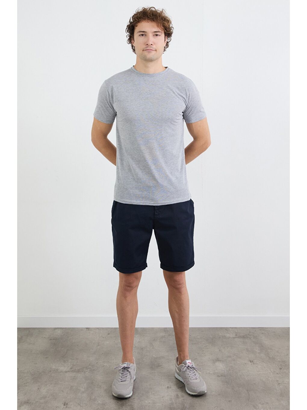 Gri Basic Bisiklet Yaka %100 Pamuk Tişört-2