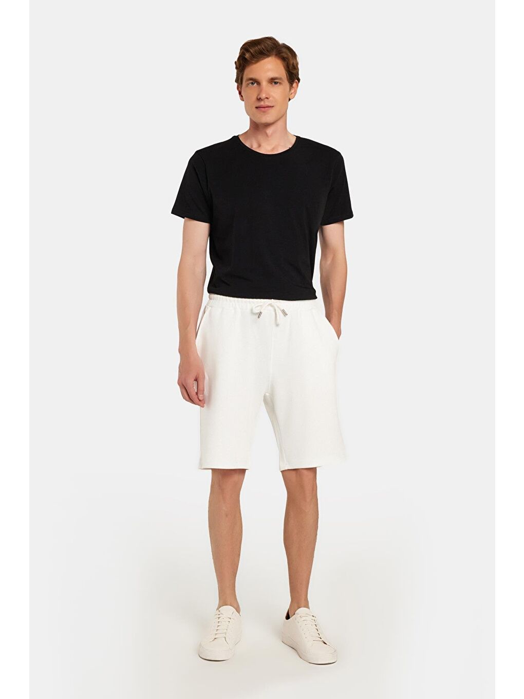 Erkek Regular Rahat Kesim Beli Lastikli Bağlamalı Yandan Cepli Ekru Bermuda Şort-3