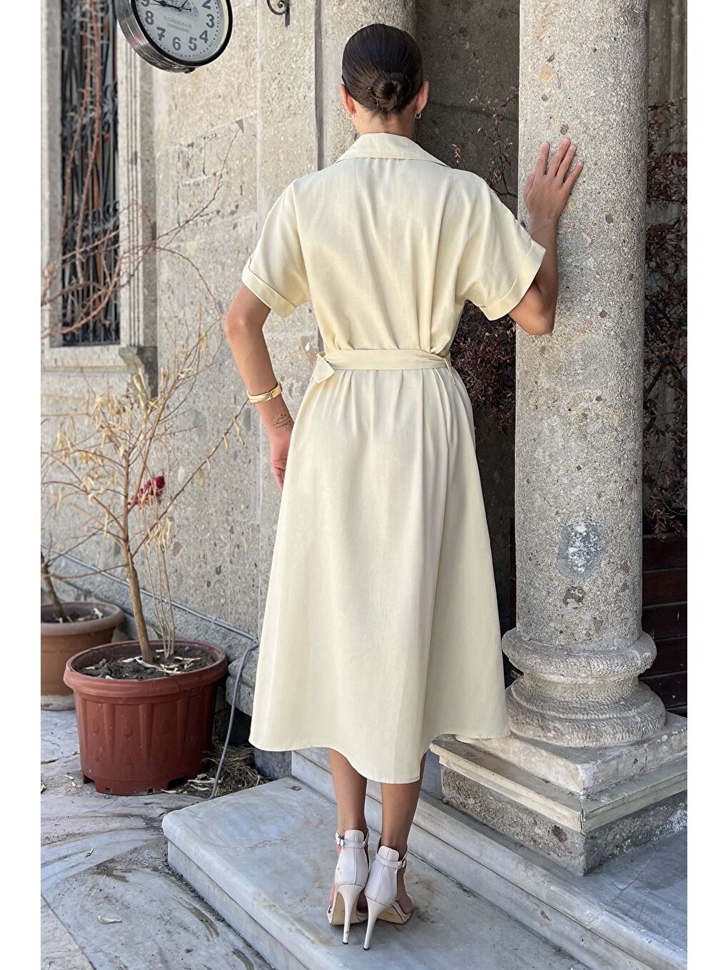 Ekru Ön Düğmeli Kemerli Kısa Kol Elbise-2