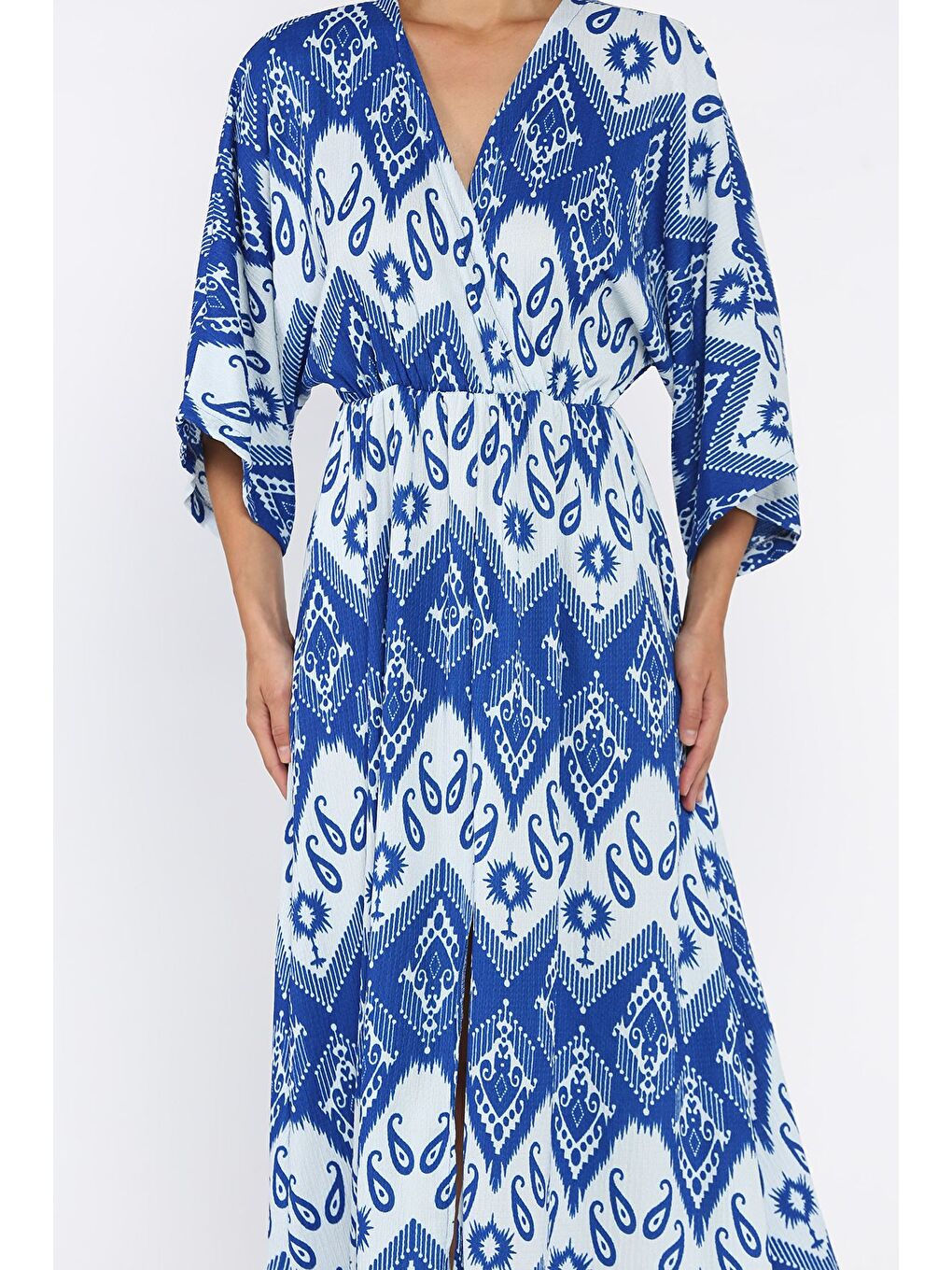 Mavi Kadın Kruvaze Yaka Bel Lastikli Yarasa Kol Yırtmaç Detaylı Desenli Elbise-3