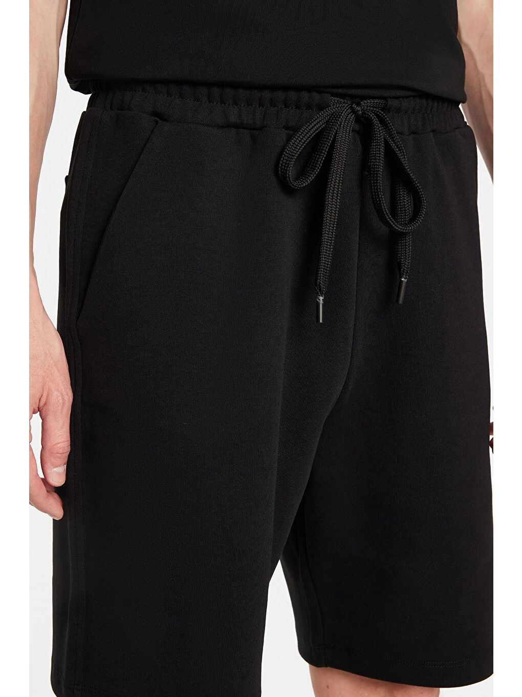 Erkek Relax Fit Rahat Kesim Yandan Cepli Siyah Bermuda Şort-1