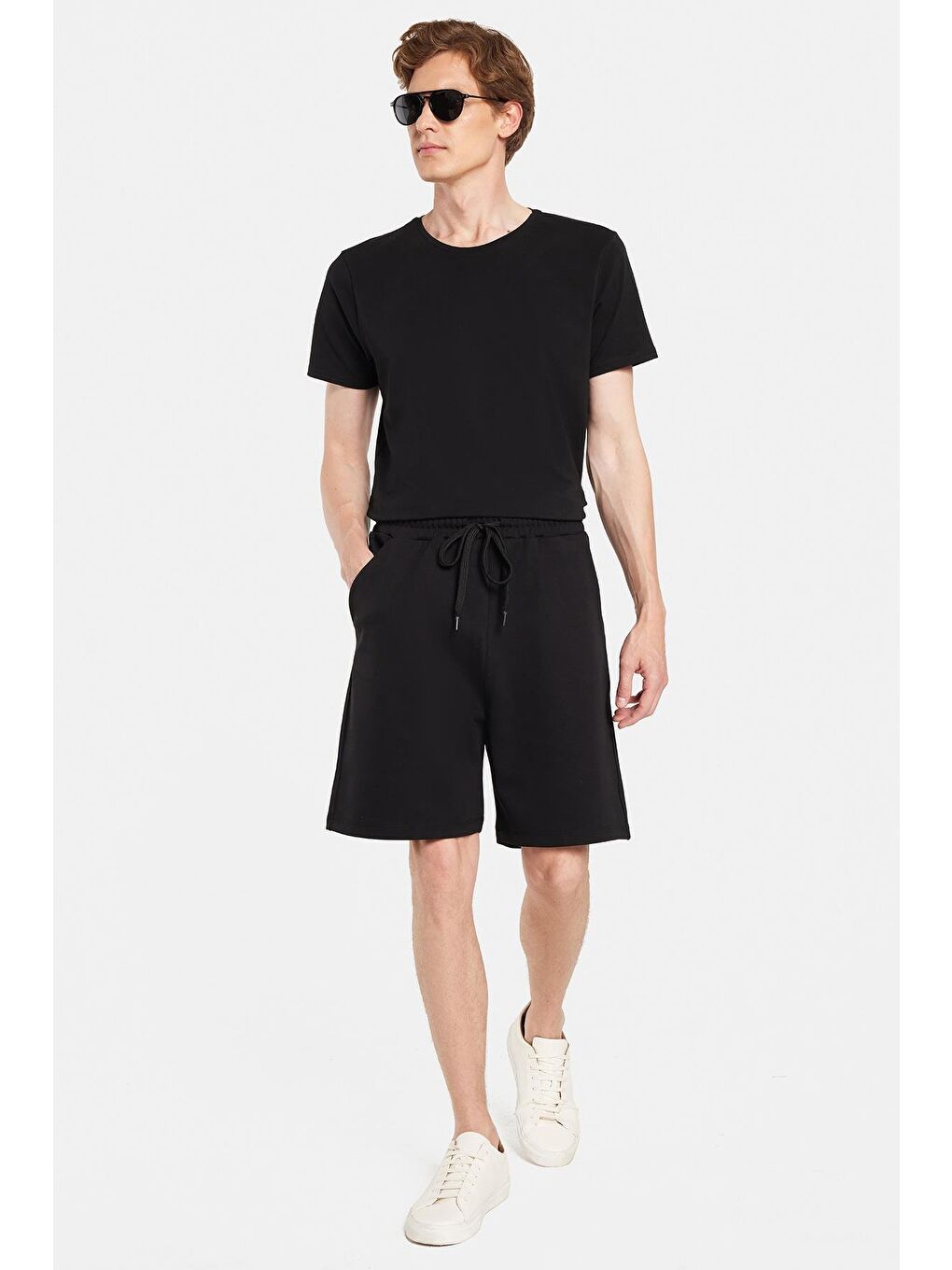 Erkek Relax Fit Rahat Kesim Yandan Cepli Siyah Bermuda Şort-2