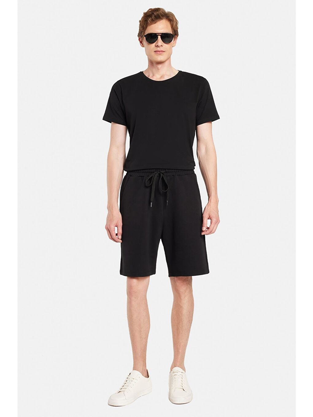 Erkek Relax Fit Rahat Kesim Yandan Cepli Siyah Bermuda Şort-3