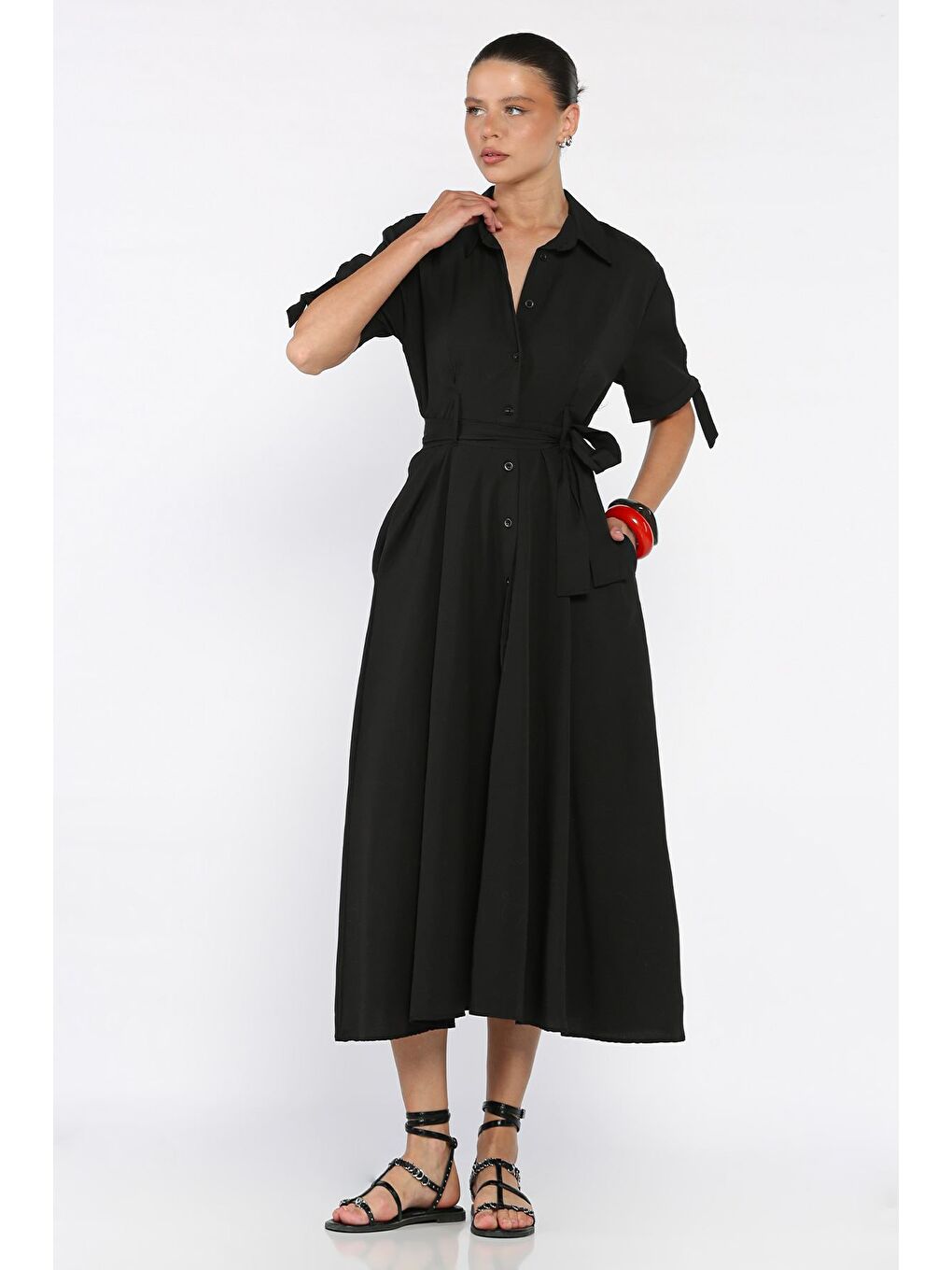 Siyah Düğmeli Ve Pileli Kısa Kol Uzun Elbise-1