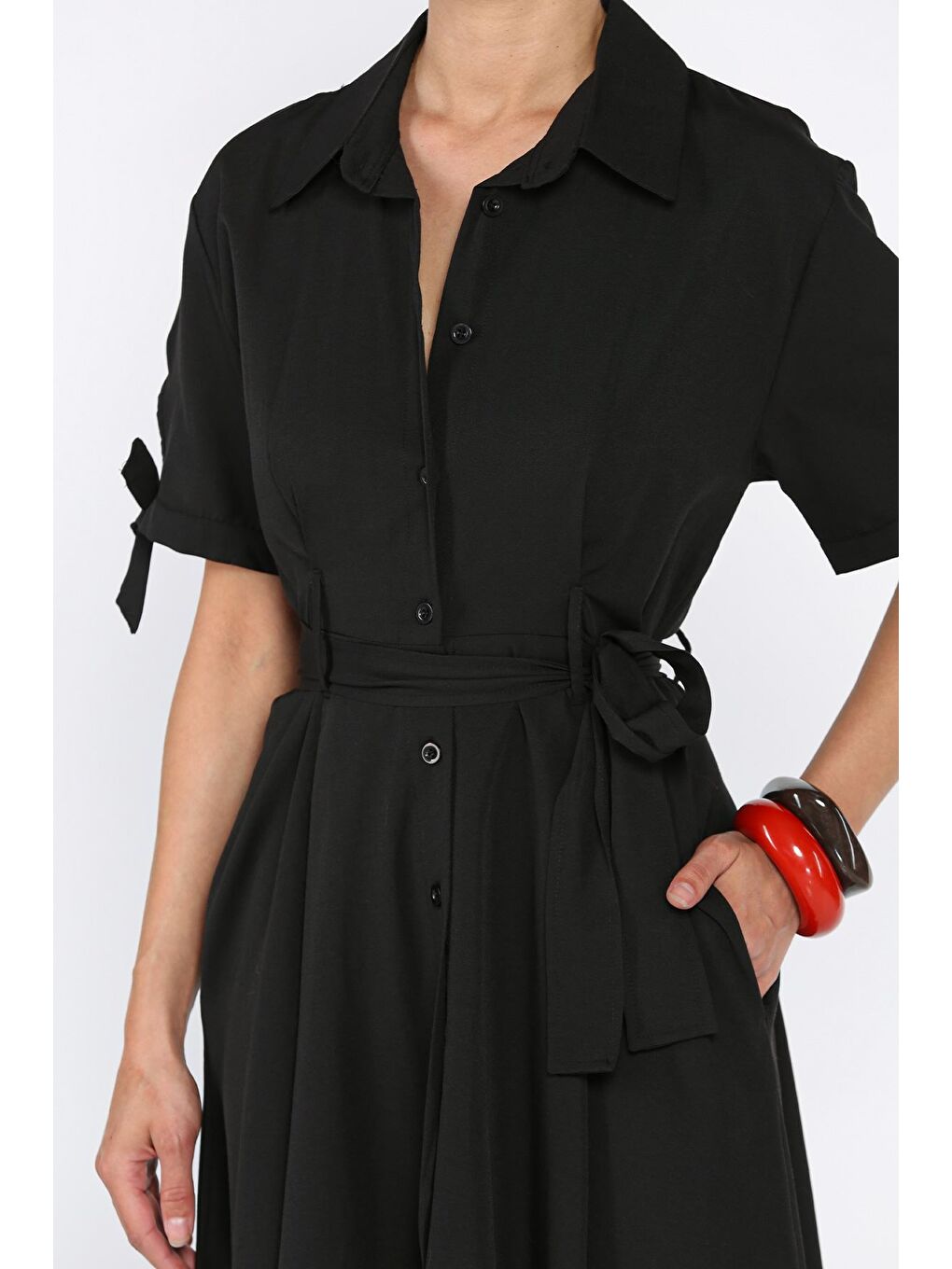 Siyah Düğmeli Ve Pileli Kısa Kol Uzun Elbise-3