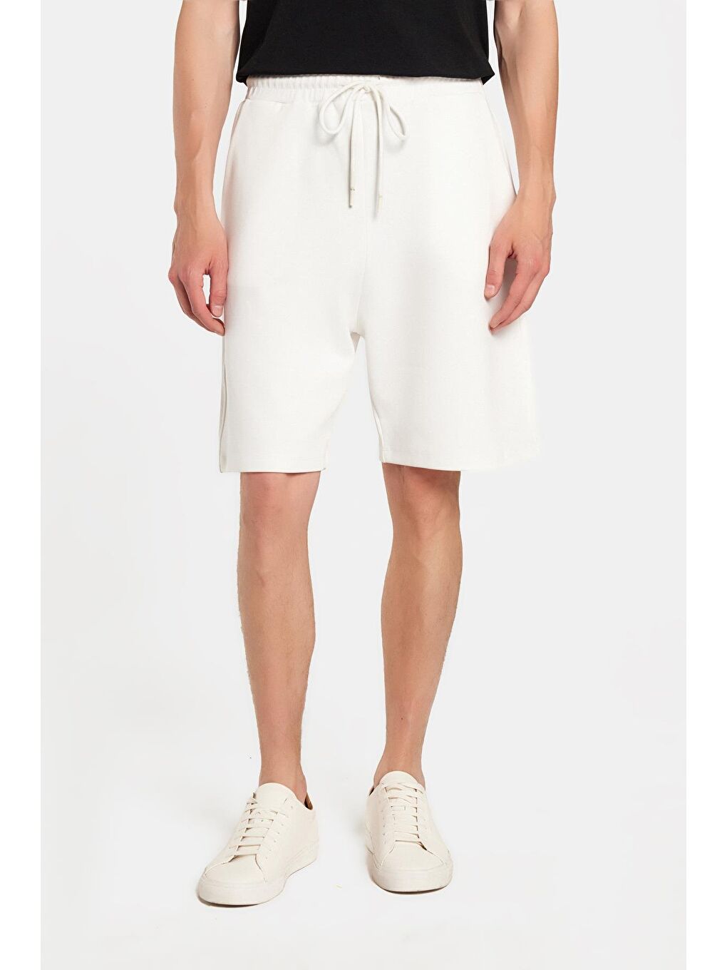 Erkek Relax Fit Rahat Kesim Yandan Cepli Beyaz Bermuda Şort