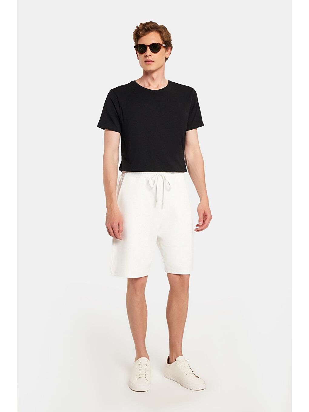 Erkek Relax Fit Rahat Kesim Yandan Cepli Beyaz Bermuda Şort-2