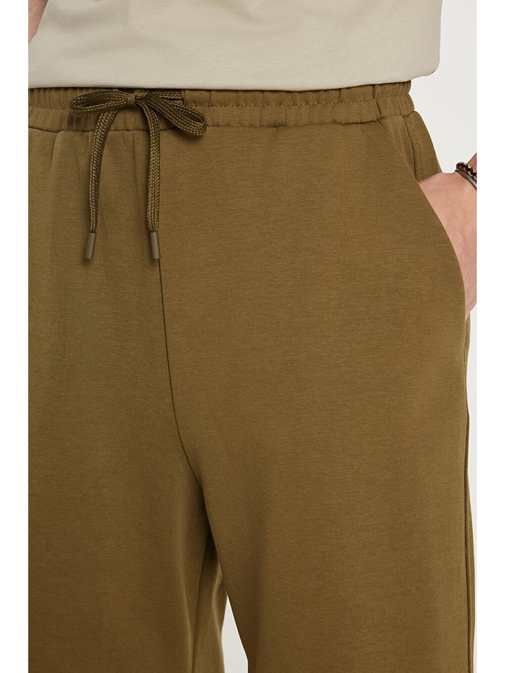 Erkek Relax Fit Rahat Kesim Yandan Cepli Yeşil Bermuda Şort-2