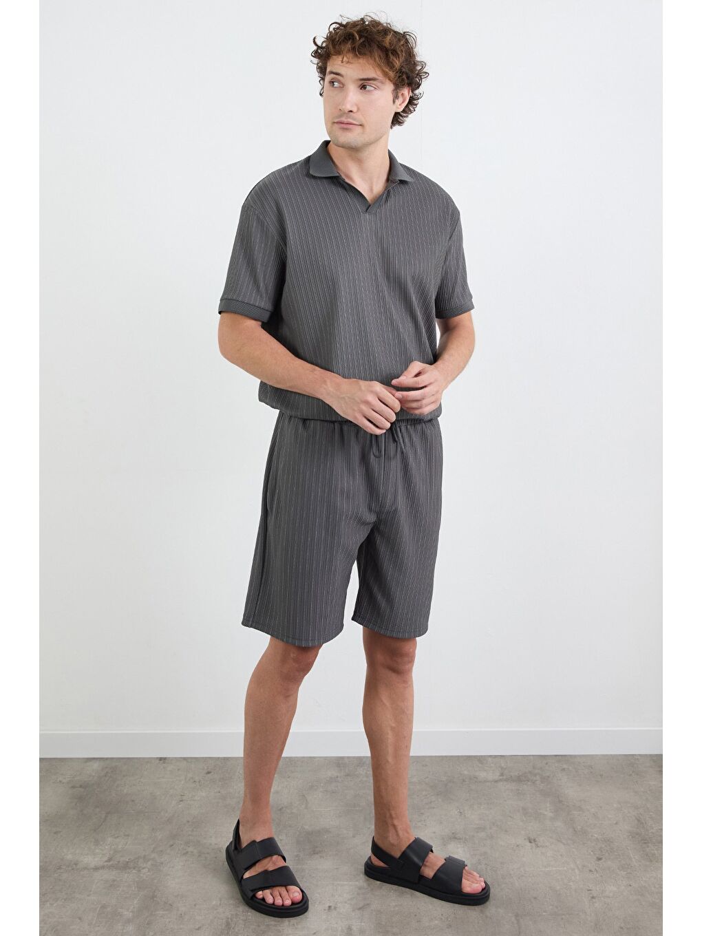 Gri Çizgili Jakarlı Şort-2