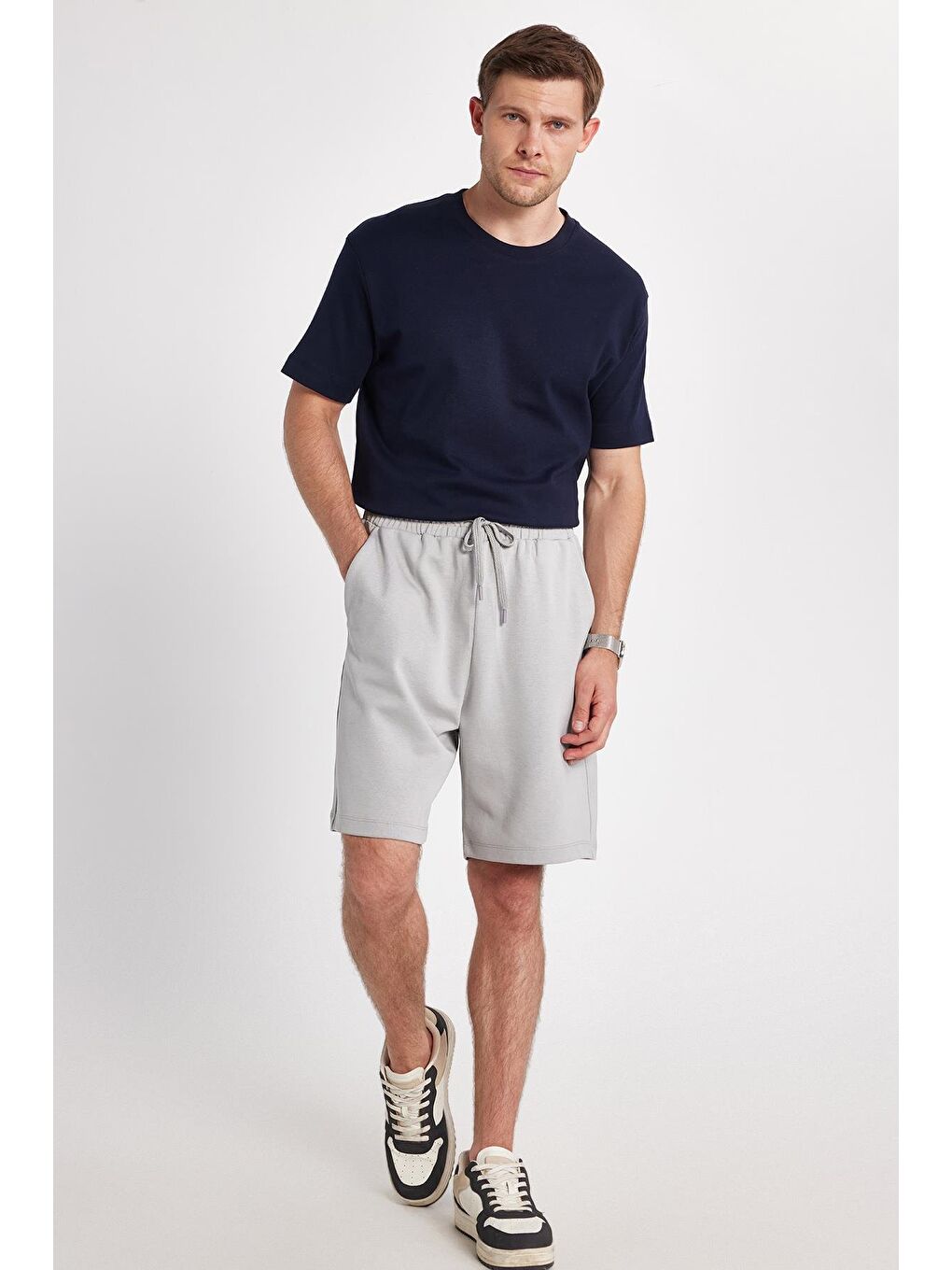 Erkek Relax Fit Rahat Kesim Yandan Cepli Gri Bermuda Şort-1