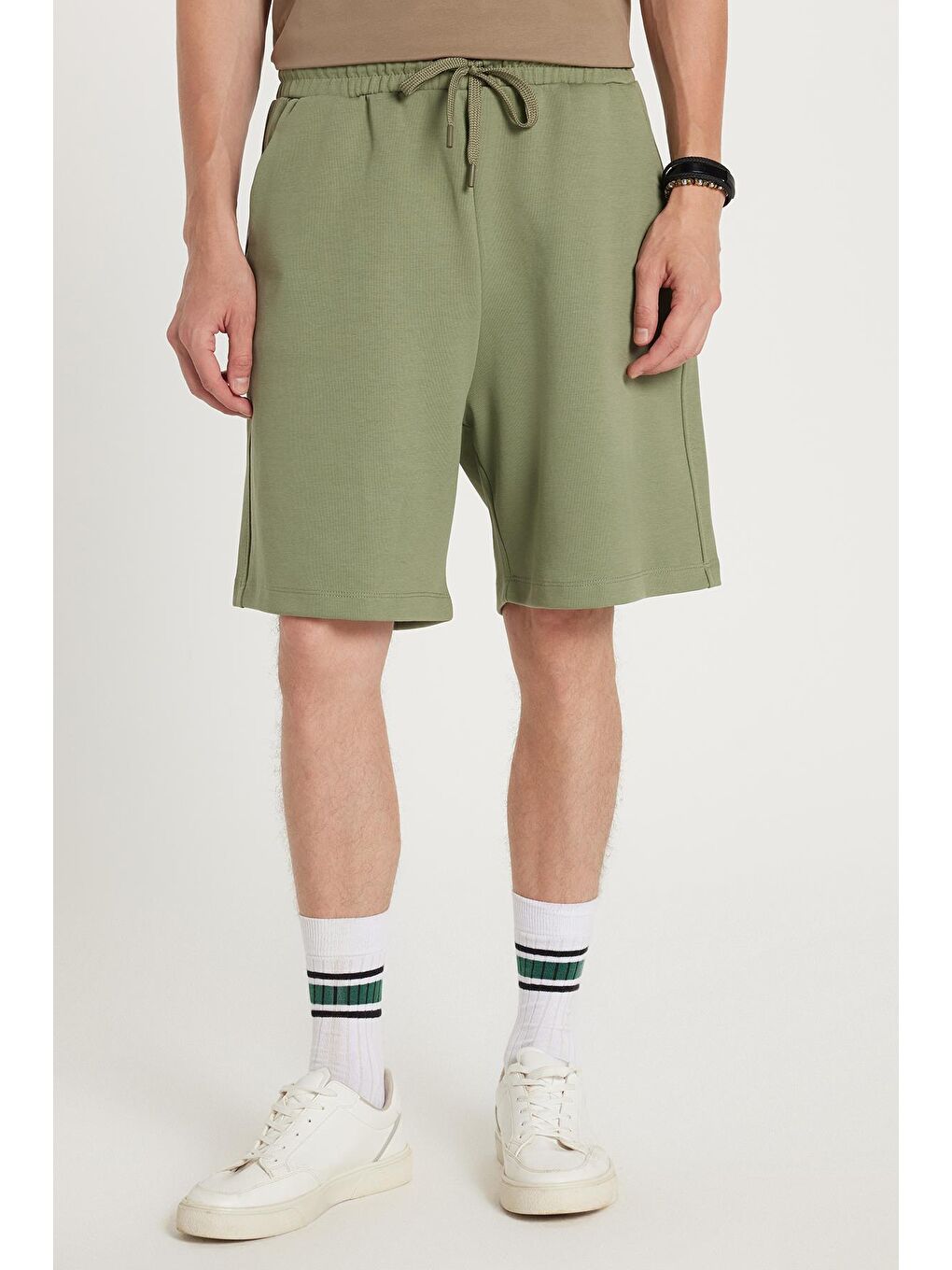 Erkek Relax Fit Rahat Kesim Yandan Cepli Haki Bermuda Şort