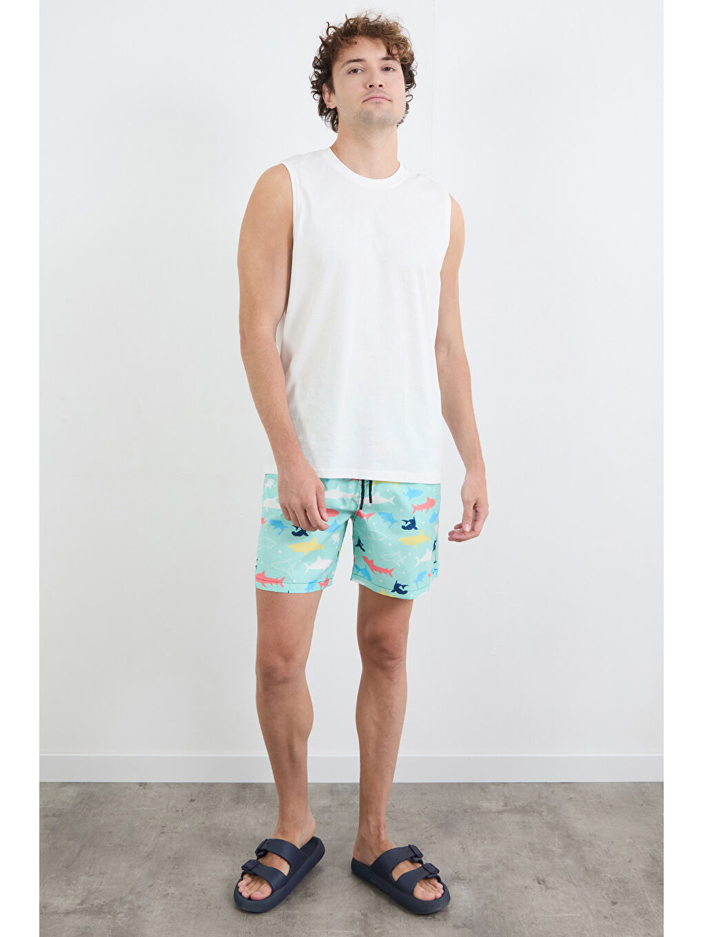 Turkuaz Çizgi Baskılı Cepli Deniz Şortu-1