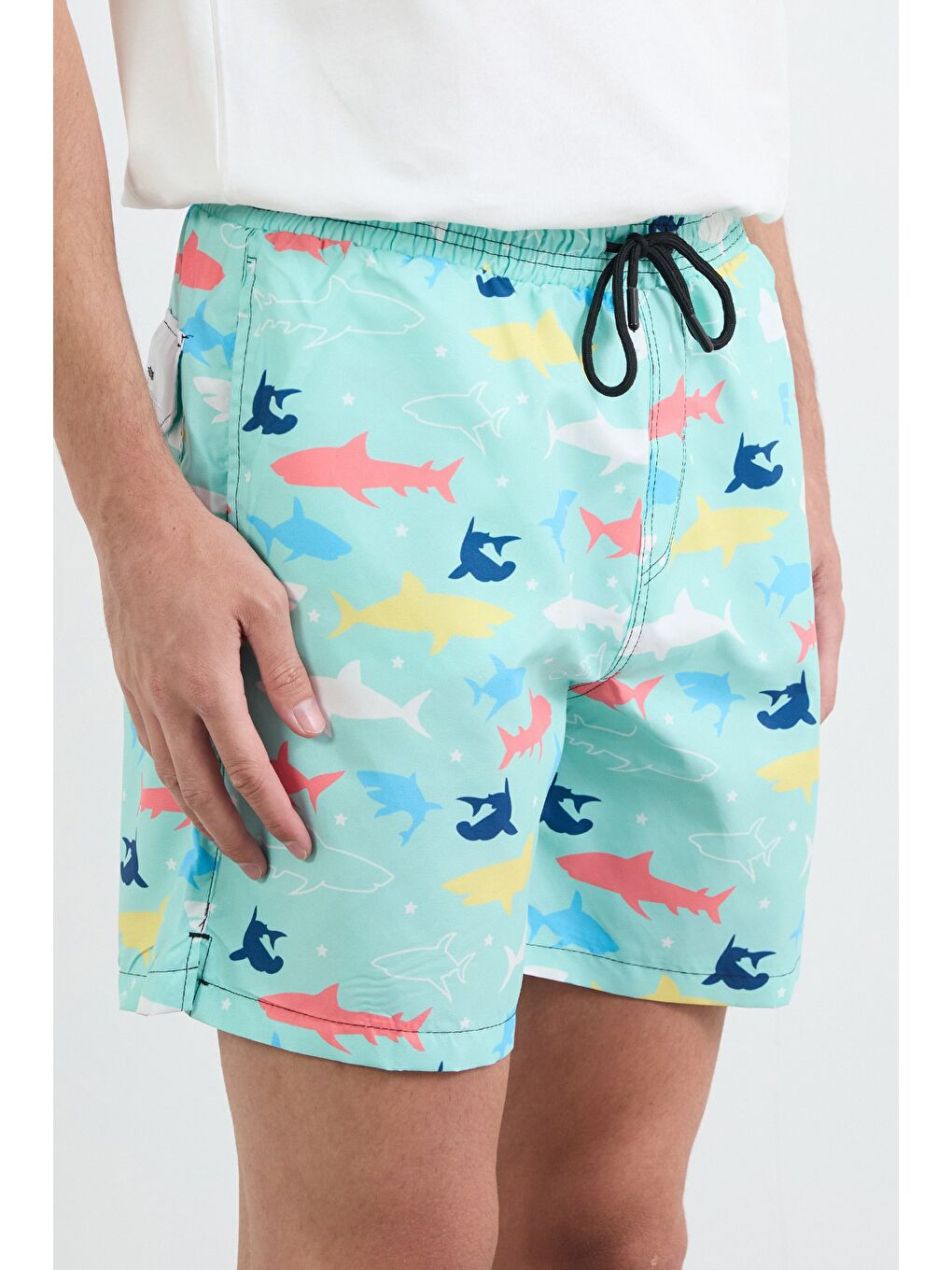 Turkuaz Çizgi Baskılı Cepli Deniz Şortu-4