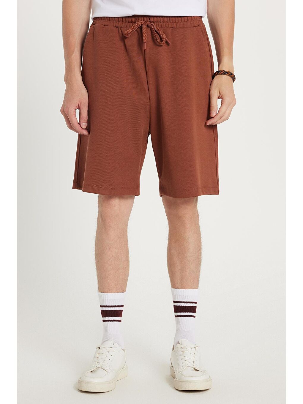 Erkek Relax Fit Rahat Kesim Yandan Cepli Kahverengi Bermuda Şort