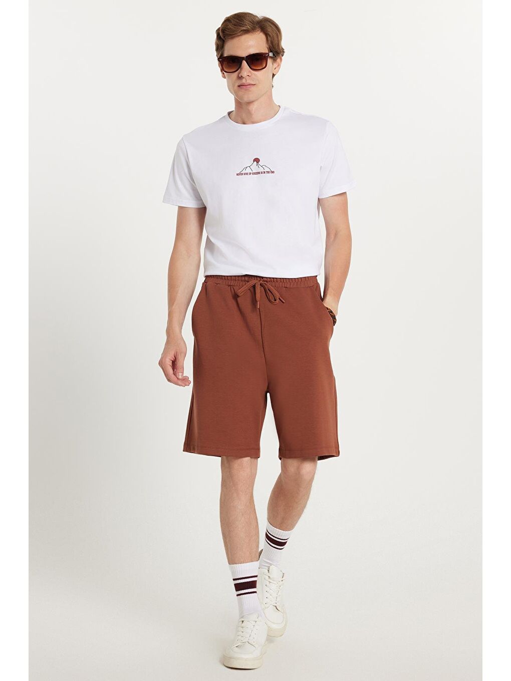 Erkek Relax Fit Rahat Kesim Yandan Cepli Kahverengi Bermuda Şort-1