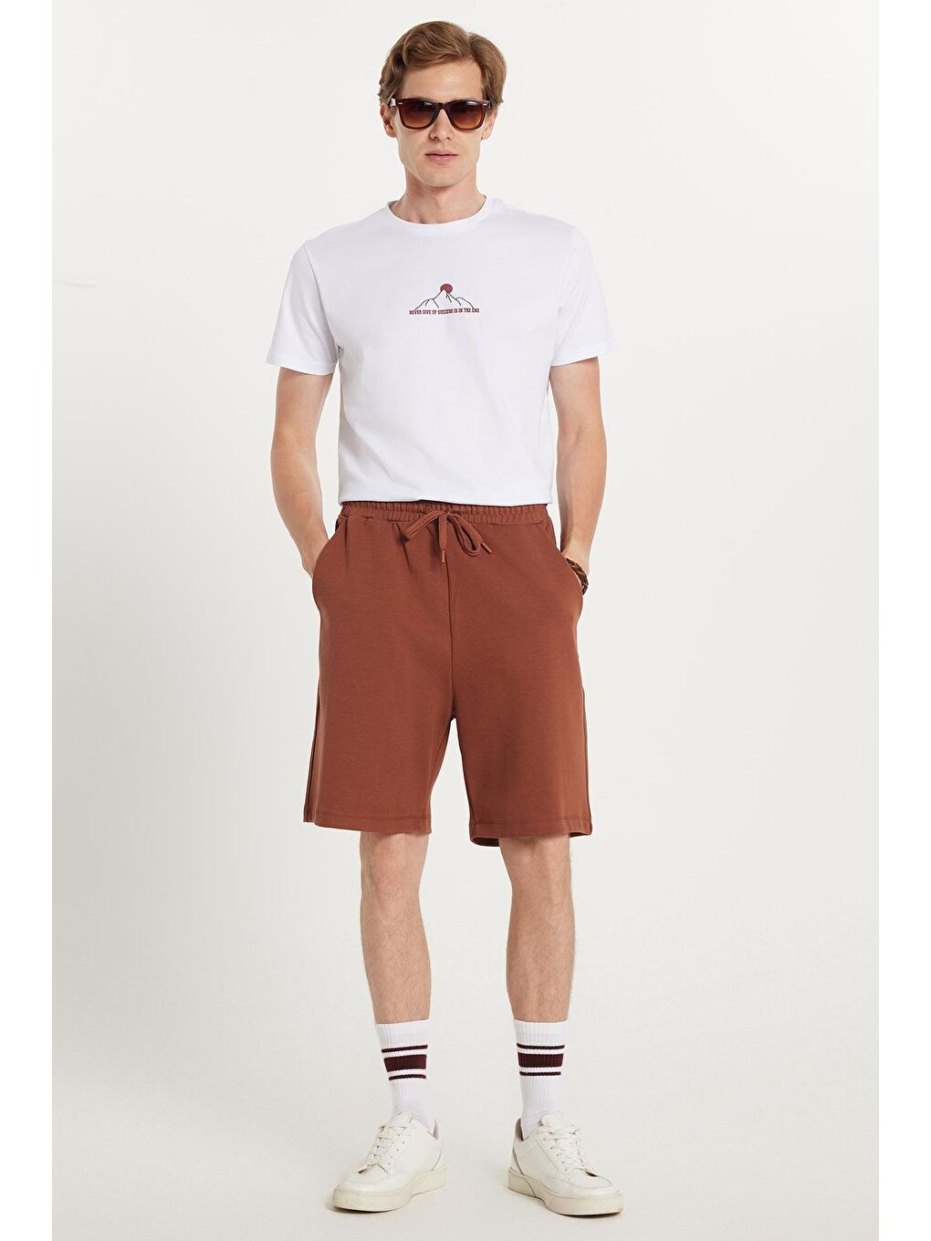 Erkek Relax Fit Rahat Kesim Yandan Cepli Kahverengi Bermuda Şort-3