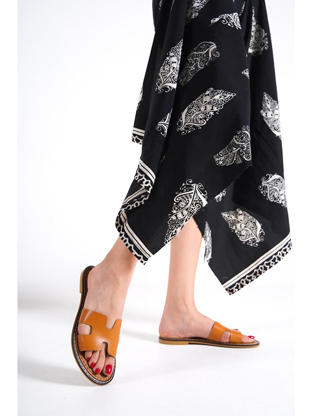 Kahverengi H Bantlı Kadın Deri Terlik-1