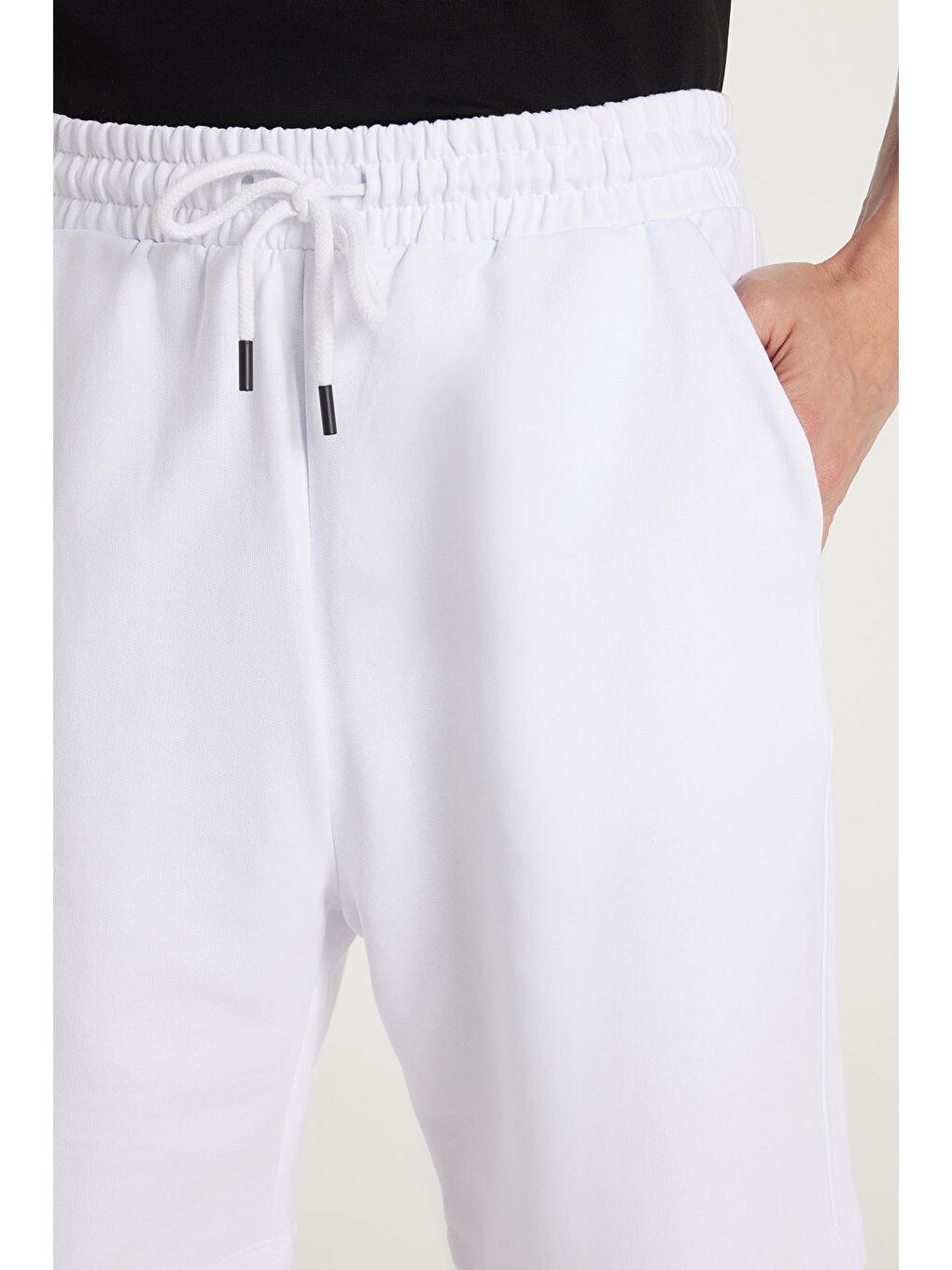 Erkek Relax Fit Rahat Kesim %100 Pamuk Beli Bağcıklı Beyaz Şort-1